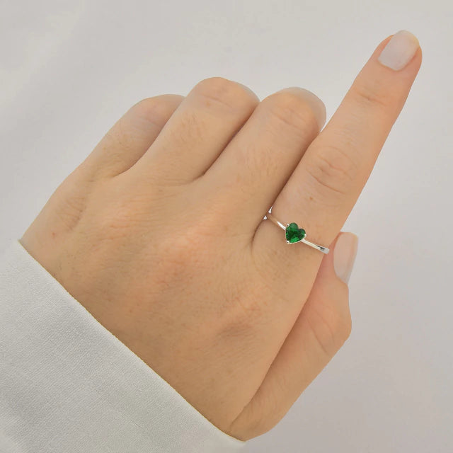 Anel de Prata Coração Verde Solitário