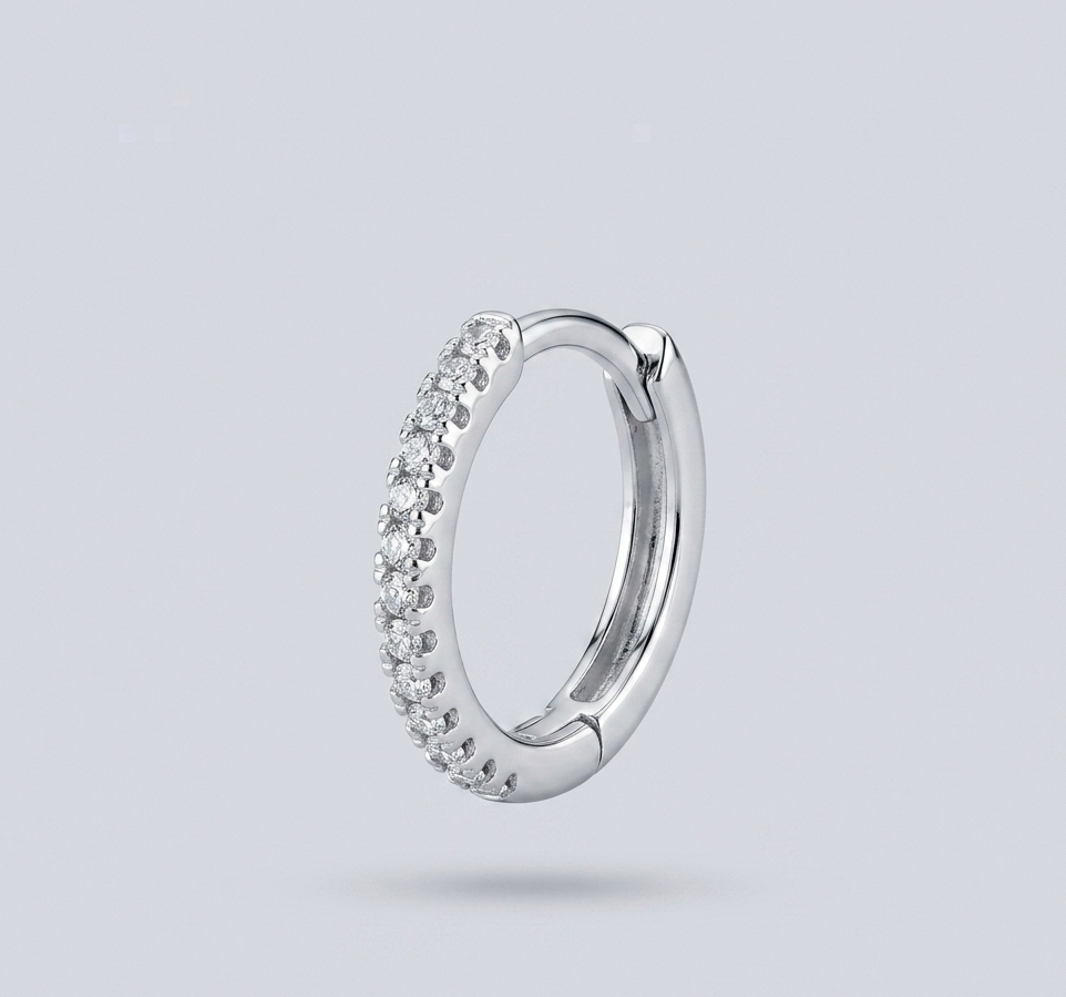Argola Cravejada de Prata 925 Zircônias Brancas